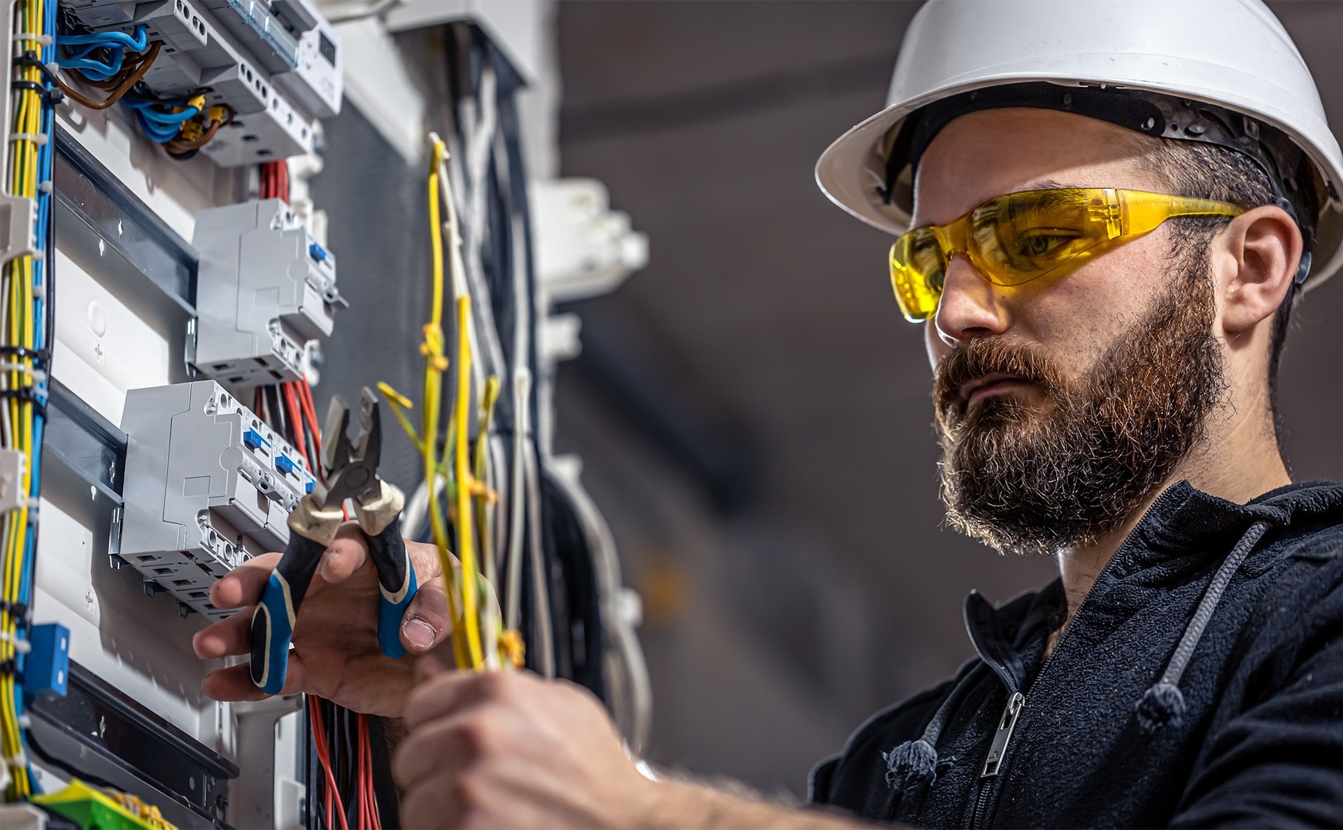 Trouvez la formation à distance idéale pour devenir Électricien

